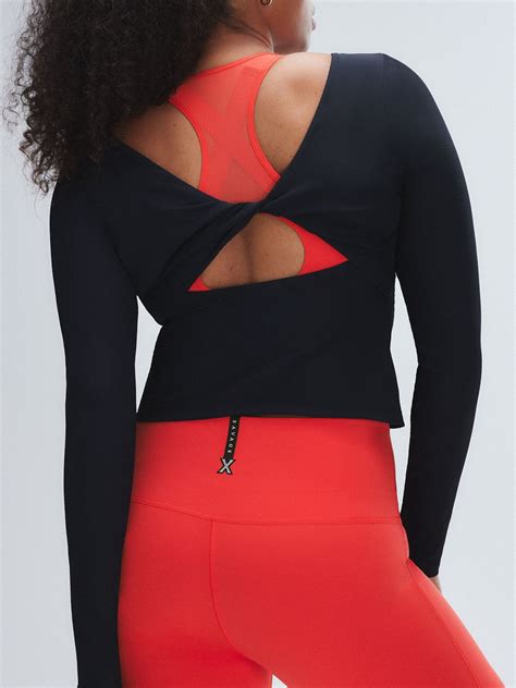 Light Layer Twist Back Top in Black | SAVAGE X FENTY