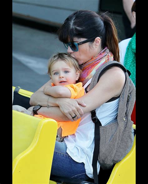 Photo La Jolie Selma Blair Et Son Fils Arthur Au Farmers Market De