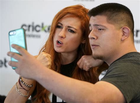 Wwe Superstar Becky Lynch Meets Hundreds Of Houston Fans Ahead Of