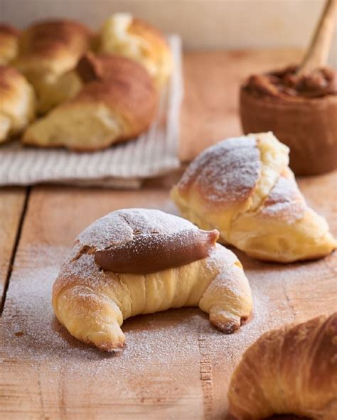 Medialunas Rellenas De Dulce De Leche Pon La Pava Y Deleitate Con