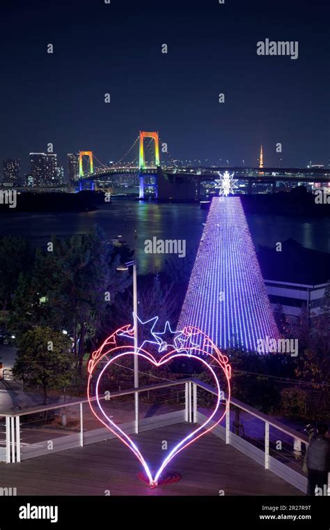 Odaiba Christmas, Rainbow Bridge and Tokyo Tower Stock Photo - Alamy