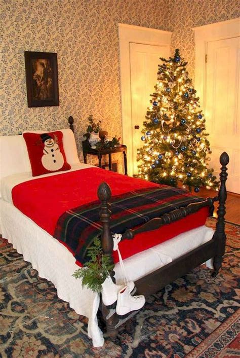 01 Farmhouse Christmas Bedroom Decorating Ideas Decoradeas