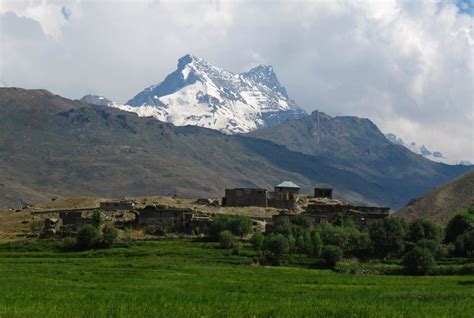 Village in Kashmir, India [OC] : remoteplaces