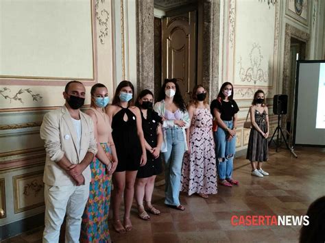 Un Vestito Di Seta Contro La Violenza L Atelier Delle Donne Esposto