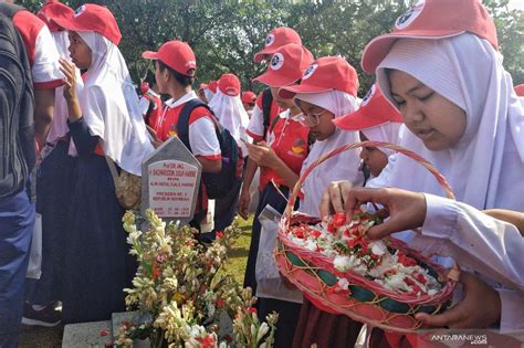 Pelajar Ziarah Wisata Ke Tmp Kalibata Antara News