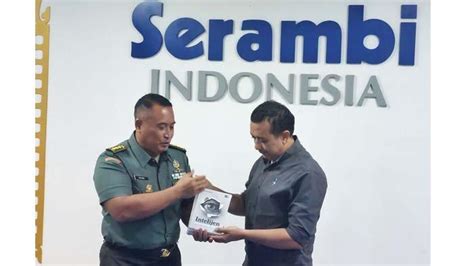 Kapendam Im Silaturahmi Ke Serambi Indonesia Serahkan Buku Intelijen