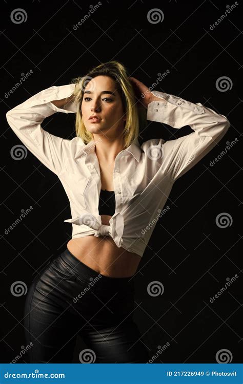 Conceito De Fetiche Sexual Modelo Sensual Em Lingerie Linda Garota Um Visual Sexy De Cueca