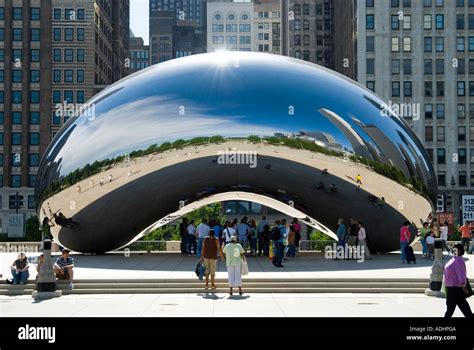 Chicago Bean Sculpture 2 Millennium Park Stock Photo Alamy