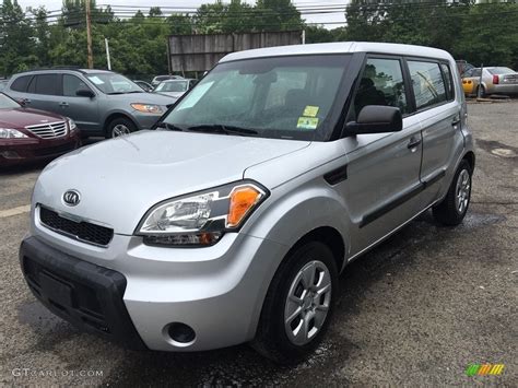 2011 Bright Silver Kia Soul 16 121085679 Photo 10