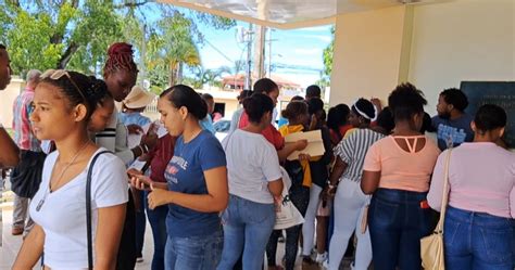 Video Cientos De Estudiantes Acuden A Inscribirse En La Uasd Monte