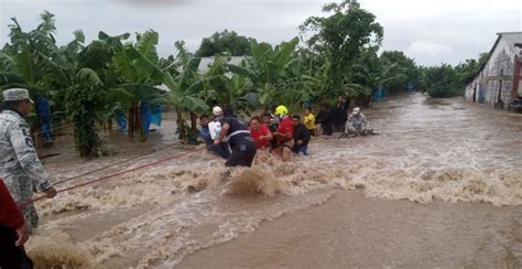 Las fuertes lluvias provocan el desbordamiento de tres ríos en Tabasco