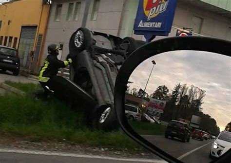 Auto Ribaltata Sul Sempione A Vergiate VareseNews Foto