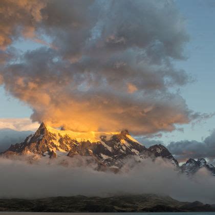 Sunrise Over Cuernos Del Paine Lago Editorial Stock Photo Stock Image