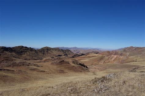 Vista panorámica de la cadena montañosa del desierto en salta argentina