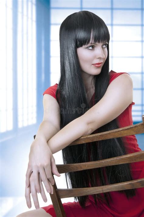 Verticale De Mode De Femme Mignon De Brunette Image Stock Image Du Beau Effectuez