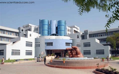 Bharati Vidyapeeth Deemed University Medical College,