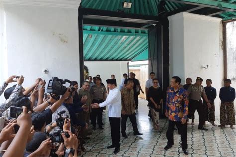 Ke Yogyakarta Presiden Jokowi Pinarak Ke Keraton