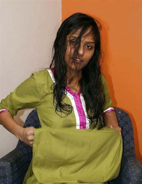 Indian Girl Strip Off Her Saree TAMIL SEX STORIES