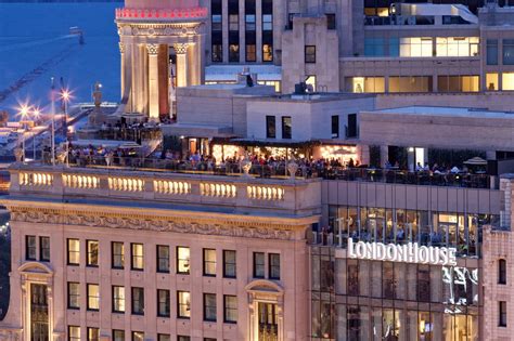 Best Rooftop Bars In Chicago For Every Season