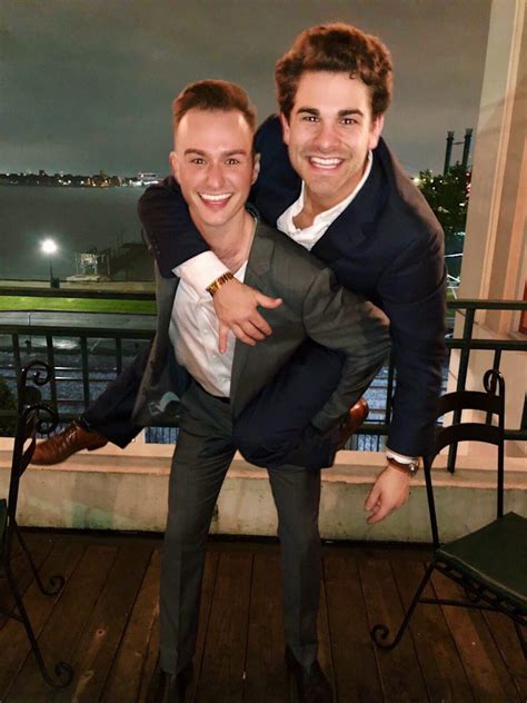 Gay Fica Sem Par Para O Baile De Formatura E Amigo H Tero O Surpreende E Vai Ele A Capa