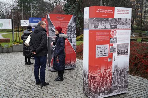 Otwarcie wystawy plenerowej Ramię krzep Ojczyźnie służ 135