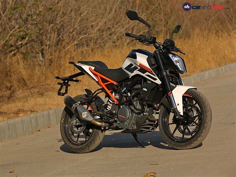 2017 KTM 250 Duke First Ride Review