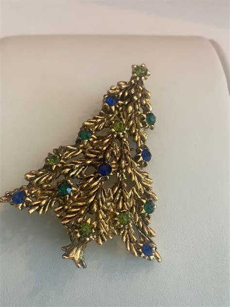 Vintage Hedy Antique Gold Tone Christmas Tree Brooch Gem