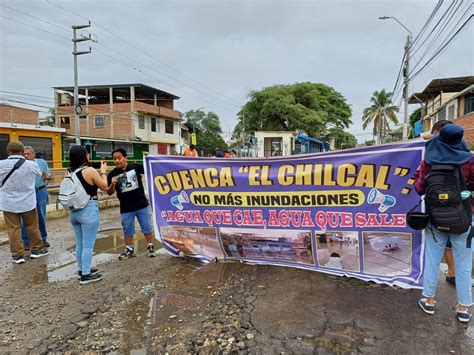 Piura Vecinos De El Chilcal Bloquean Avenida Grau Tras Quedar Aislados