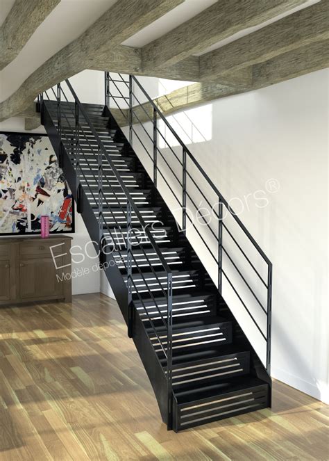 Escalier design sur mesure avec contremarche ajourée graphique