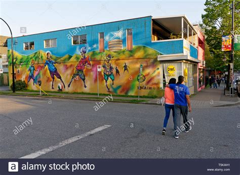 Commercial mural hi-res stock photography and images - Alamy