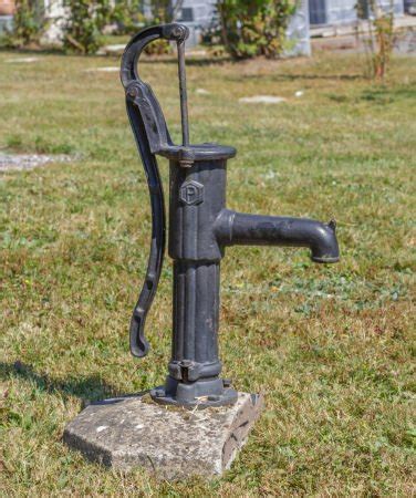 Antique Water Pumps - New England Garden Company