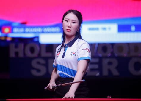 Hot girl bi a Hàn Quốc liên tiếp dọn bàn tuyển VN gặp khó tại siêu