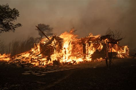 Grecia Ordenan Evacuaciones Por Incendios Forestales Que Se Acercan A