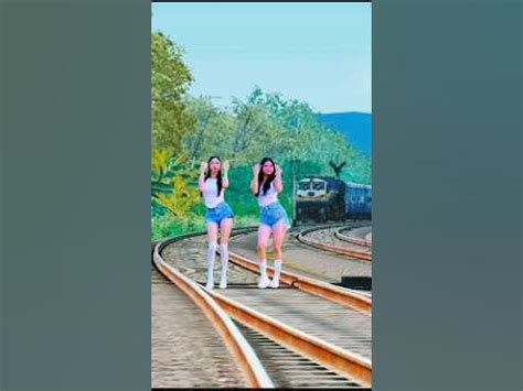Funny two girls dancing on stop the train #trendingshorts#shortsfeed#