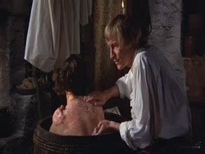 AND NOW THE SCREAMING STARTS NUDE SCENES AZNude