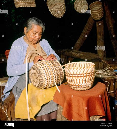 Native american basket weaving hi-res stock photography and images - Alamy