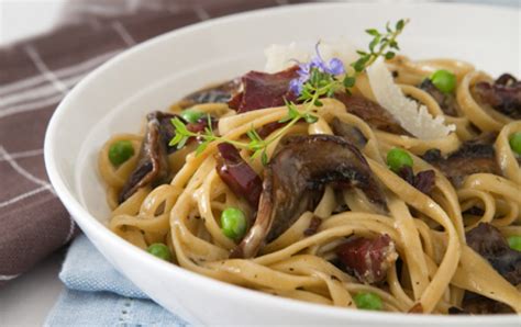 Mushroom Pea And Pancetta Linguine San Remo