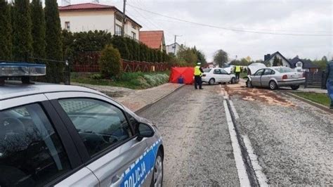 Świętokrzyskie Wypadek w miejscowości Dąbrowa Nie żyje 6 latek