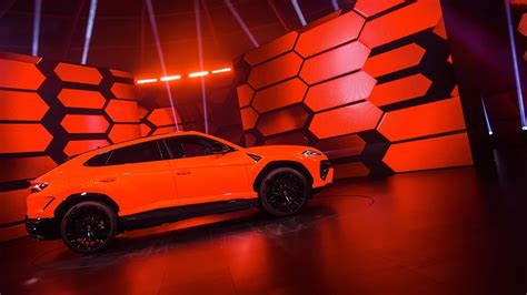 2025 Lamborghini Urus SE Features, Specs & Hybrid Range