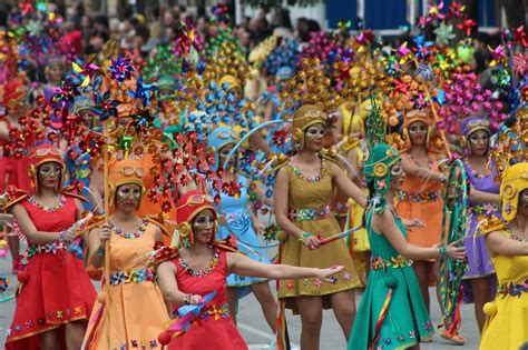 La Cabalgata Del Carnaval De Chipiona El Espect Culo El Faro De La