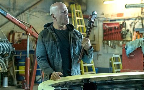 Death Wish Movie Review: Critics Will Tear It To Pieces But It Will ...