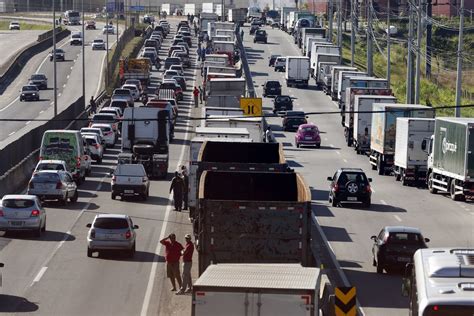 Movimento Nas Rodovias Pedagiadas Cai Em