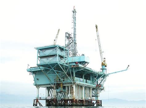 На месторождениях Каламкас-море и Хазар построят морские платформы ...