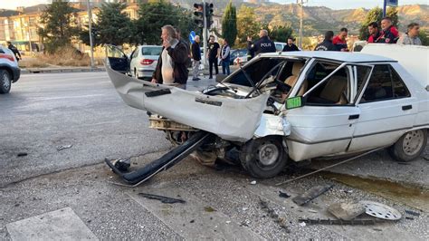 Burdur da trafik kazası 3 kişi yaralandı