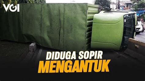 Video Diduga Sopir Mengantuk Truk Ekspedisi Tabrak Separator