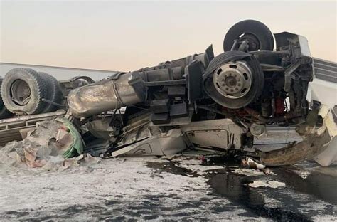 Vuelca camión cargado con cemento en la Celaya Salamanca El Mañana de