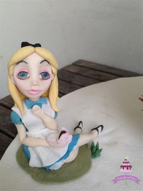Dee-Dum Cake: Alice in Wonderland - Cake by Pretty - CakesDecor