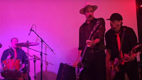 Krist Novoselic Plays Nirvana Songs With FooVana Tribute Act Guitar World