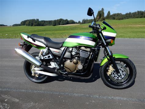 2003 Kawasaki ZRX1200R stunning original bike in top state For Sale