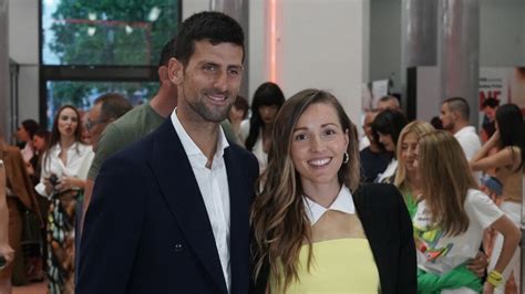 Pink Rs Odu Evili Javnost Jelena I Novak Okovi Se Pojavili Na